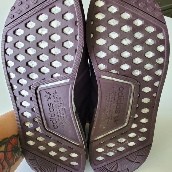 Womens Adidas NMD_R1. Size 9.5 - Picture 4 of 5